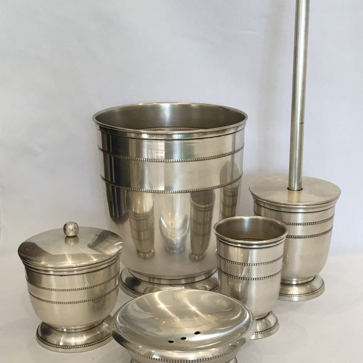 Beaded Round Single Towel Rail Pewter Orejen