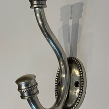 Load image into Gallery viewer, Oval Beaded Towel Ring
