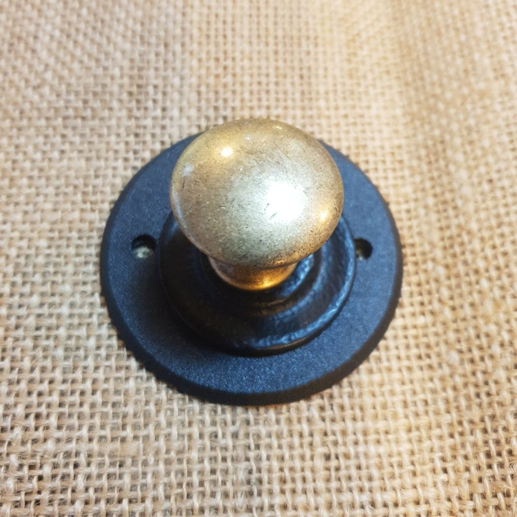 Small Button on Round Round